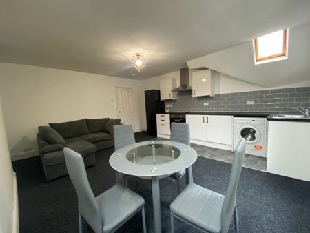 2 Bed Flat, Daisy Bank Road, M14 - Photo 3