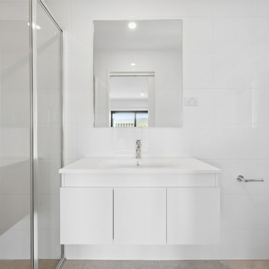 Stylish and Contemporary Design - Photo 1