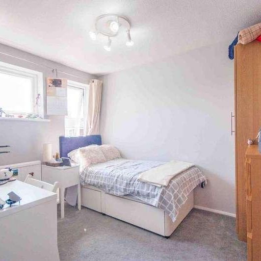 Petunia Crescent, Springfield, Chelmsford, CM1 - Photo 1