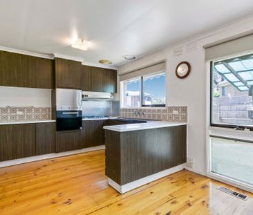 Large Family Home - Great Location! - Photo 6