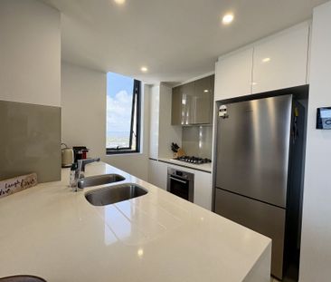 Fully Furnished Corner Apartment with Spectacular Views – Sundale R... - Photo 6