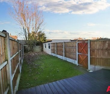 3 bedroom semi-detached house to rent - Photo 2