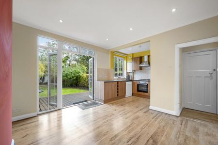 3 bedroom semi-detached house to rent - Photo 3