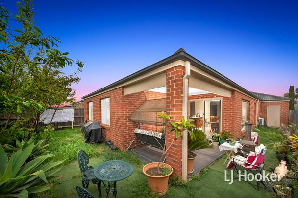 Perfect Family Home in Tarneit's Huntingfield Estate! - Photo 1