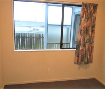 Family Home - Owhata - Photo 3