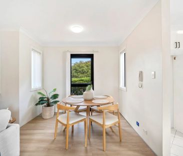 Spacious Two - Bedroom Apartment - Photo 3
