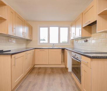 3 bedroom end of terrace house to rent - Photo 5