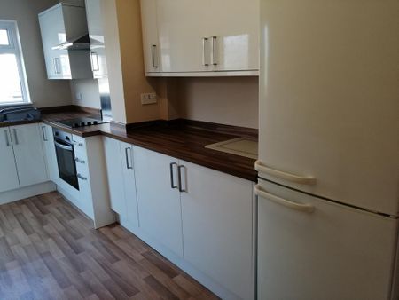 3 bedroom semi-detached house to rent - Photo 4