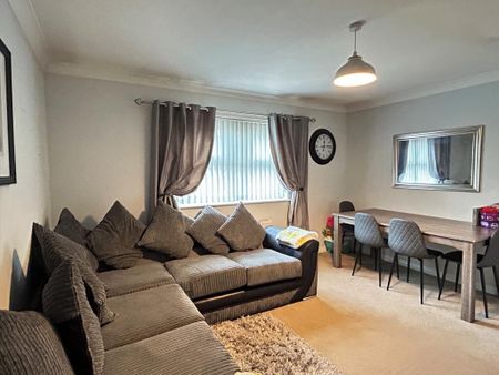 3 bedroom flat to rent - Photo 2