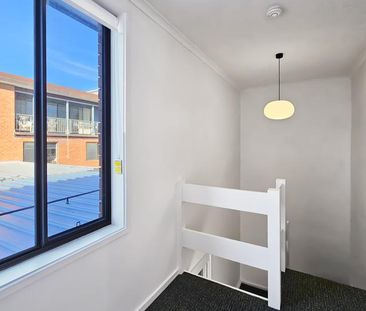 Stunning Fully Renovated Apartment for Rent - Photo 3