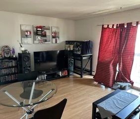 1 room apartment of 89m² in Gatineau - Photo 2