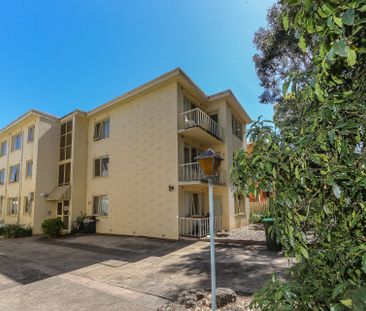 Spacious & Modern two bedroom apartment. - Photo 2