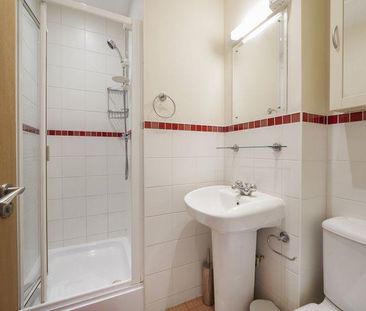 2 bedroom block of apartments to rent - Photo 6