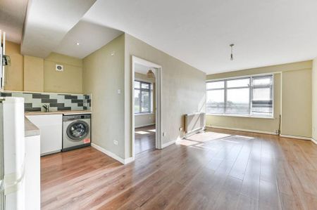 2 bedroom mews to rent - Photo 3