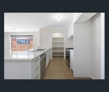 Stylish near-new family home boasting impressive street presence. - Photo 5