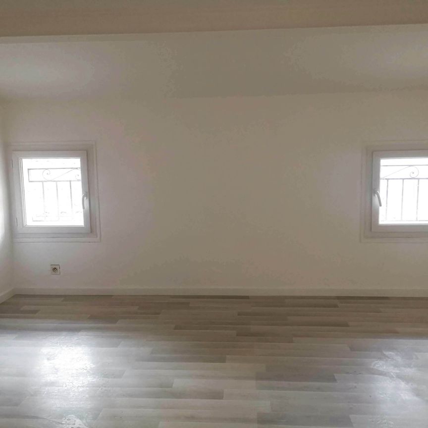Location Appartement 2 pièces 32m² HYERES 83400 - Photo 1