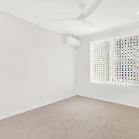 Renovated post War - Photo 3