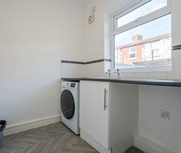 4 Bed Terraced House, Bishop Road, L6 - Photo 2