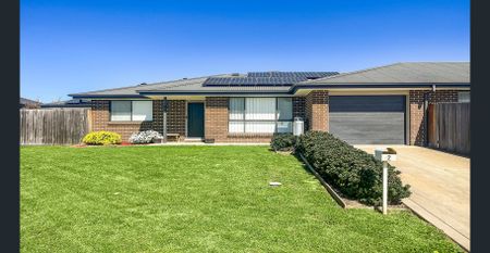 Stylish & Spacious Furnished Three Bedroom Home - Photo 2