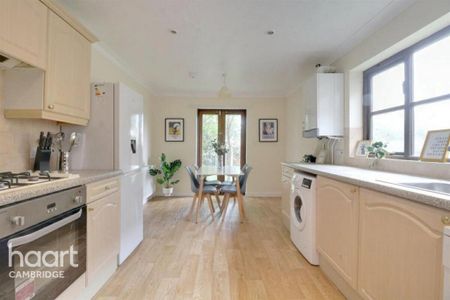 1 bedroom in a house share to rent - Photo 2