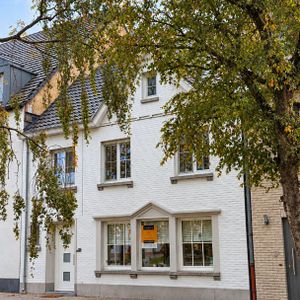 Huis te huur in Sint-Pieters voor € 1.300 met 4 slaapkamers - Photo 2