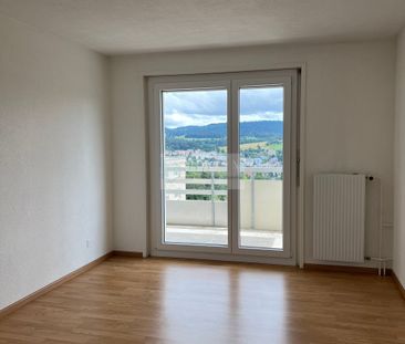 Beautiful renovated 3.5 room apartment - Photo 2