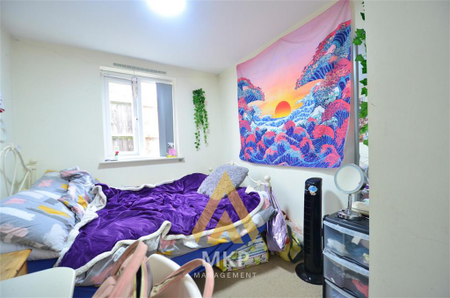 6 bedroom terraced house to rent - Photo 4