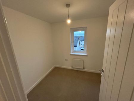 3 bedroom semi-detached house to rent - Photo 3