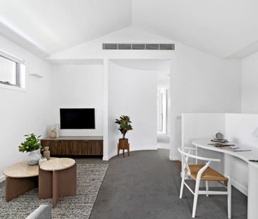 5 Bedroom Townhouse - Photo 1