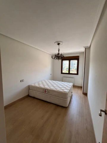 Piso de alquiler en Calle Benjamín Ortiz, Milán - Pumarín - Photo 4