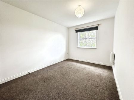 International Way, Sunbury-on-Thames, Surrey, TW16 7HR - Photo 3