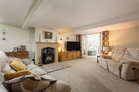 4 bedroom detached house to rent - Photo 5