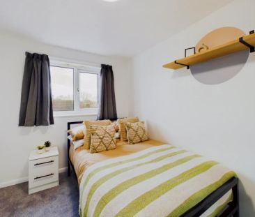 6 Bedroom House - Photo 3