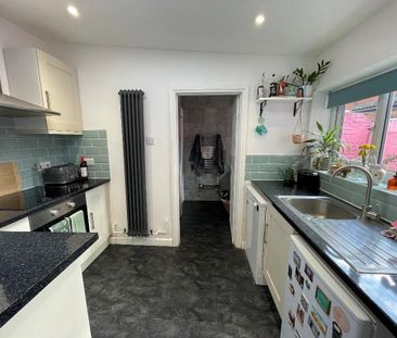2 bedroom terraced house to rent - Photo 4