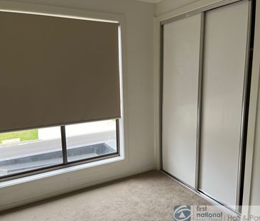 Spacious, Modern Four Bedroom Townhouse - Photo 4