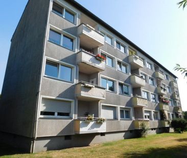 Einziehen und Wohlfühlen - schöne 3-Zimmer-Wohnung im 2. OG mit Bal... - Foto 2