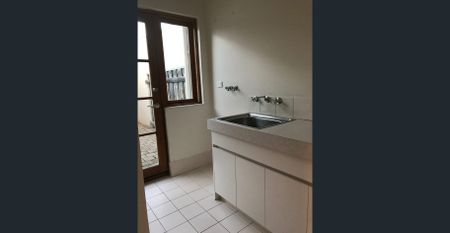 IDEAL LOCATION 3 X 1 - WOW ! - Photo 5