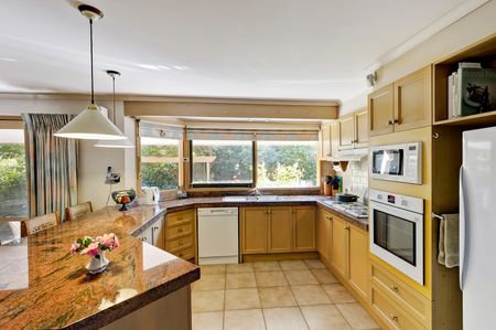 30 Everton Grove, Surrey Hills VIC 3127 - House For Rent | Domain - Photo 4