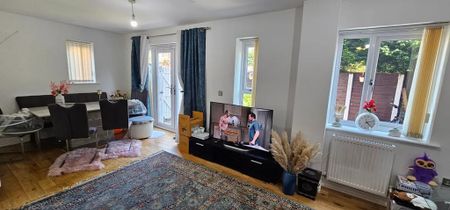 4 bedroom house to rent - Photo 3