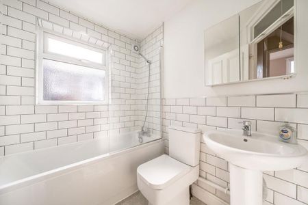 3 bedroom flat to rent - Photo 5