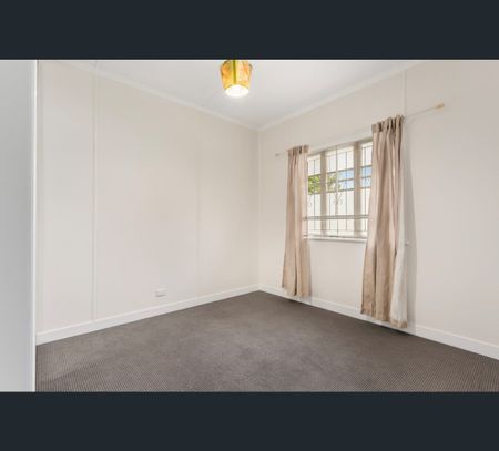 12 Cemetery Road, Ipswich, Qld 4305 - Photo 5