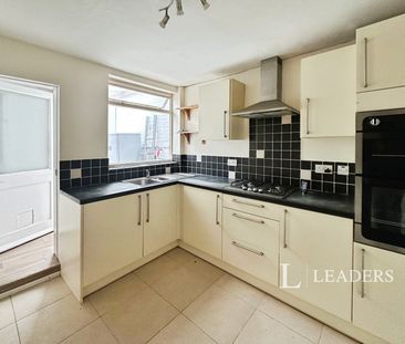 2 bedroom house to rent Longstone Road, Eastbourne, BN22 - Photo 3