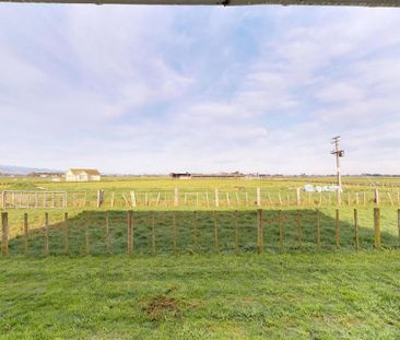 Longburn - 4 Bedrooms - Photo 2