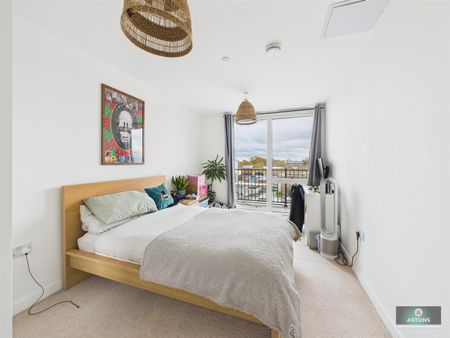 The Broadway, Town Centre - Photo 3