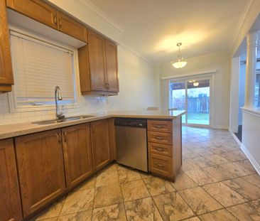 For Lease - 150 Ozner Crescent, Vaughan, Ontario - Photo 4