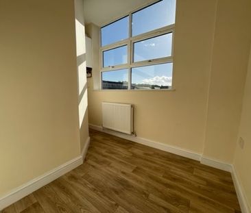 Elizabeth Court - Photo 3