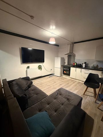 £1,250 PCM, Two Bedroom Ground Floor Flat with Enclosed Garden in Richmond Road, Roath, Cardiff, CF24 3AT - Photo 2