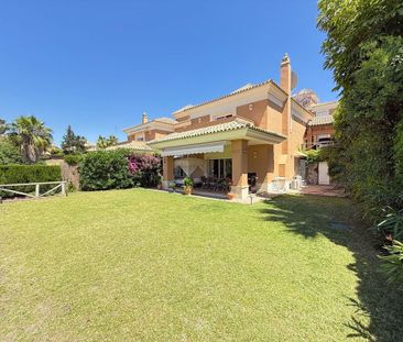 3 bedroom luxury Semidetached House for rent in Marbella Del Este, ... - Photo 3