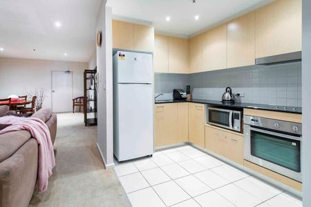 One Bedroom Apartment In Prime Location - Photo 2