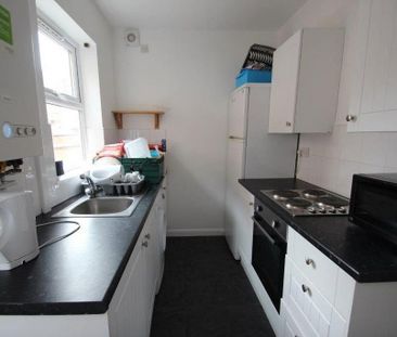 3 bedroom terraced house to rent - Photo 4